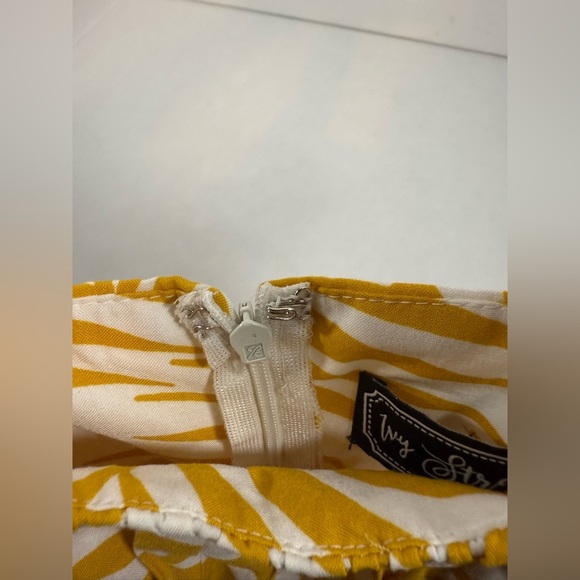 Ivy Street Boutique White Mustard woman Summer dress Sleeveless Sz M - Picture 13 of 15